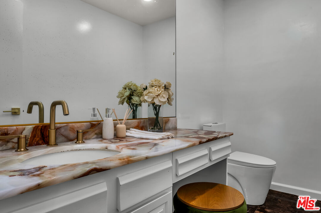 339 N Palm Dr Unit: 504