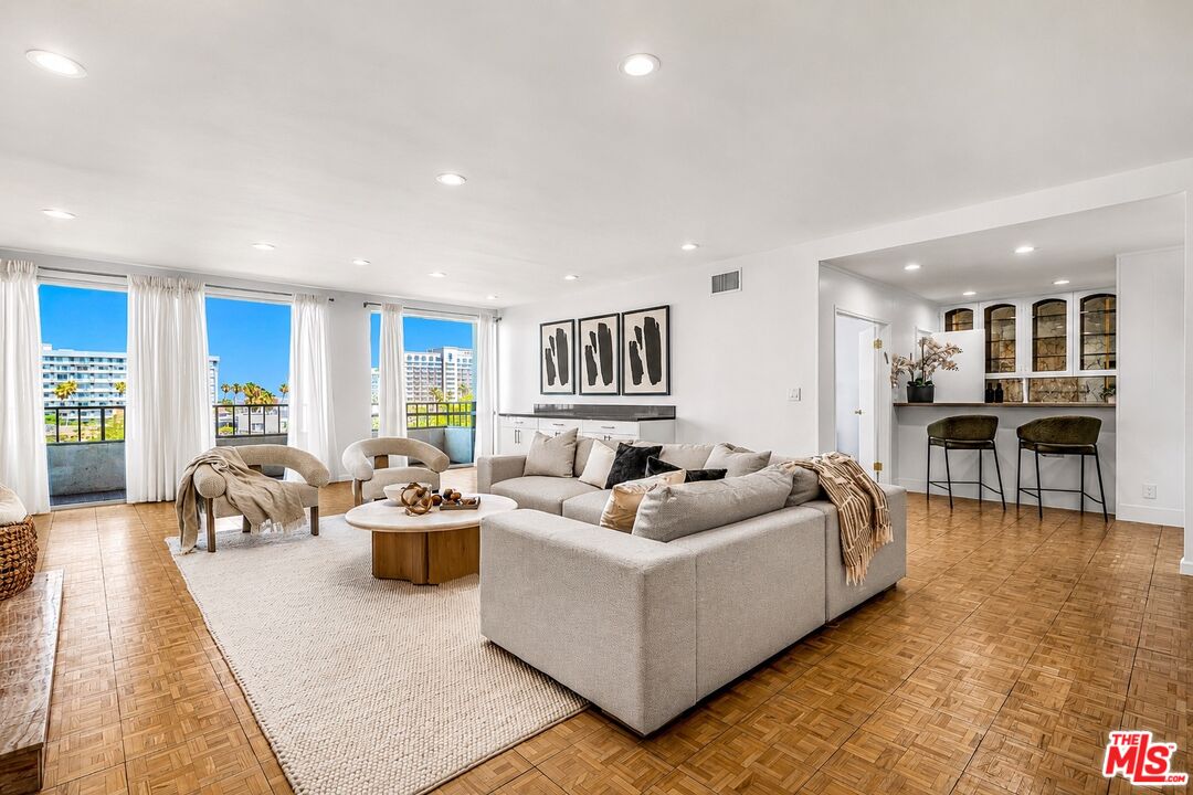 339 N Palm Dr Unit: 504