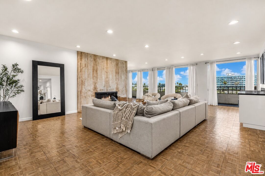 339 N Palm Dr Unit: 504