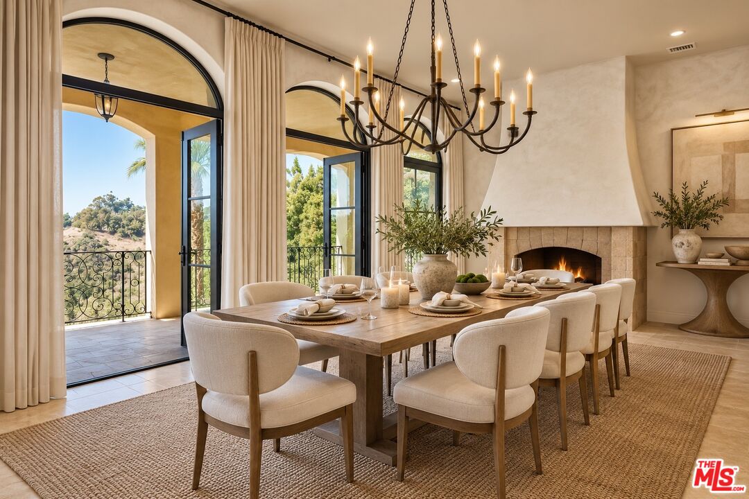 3110 Benedict Canyon Dr