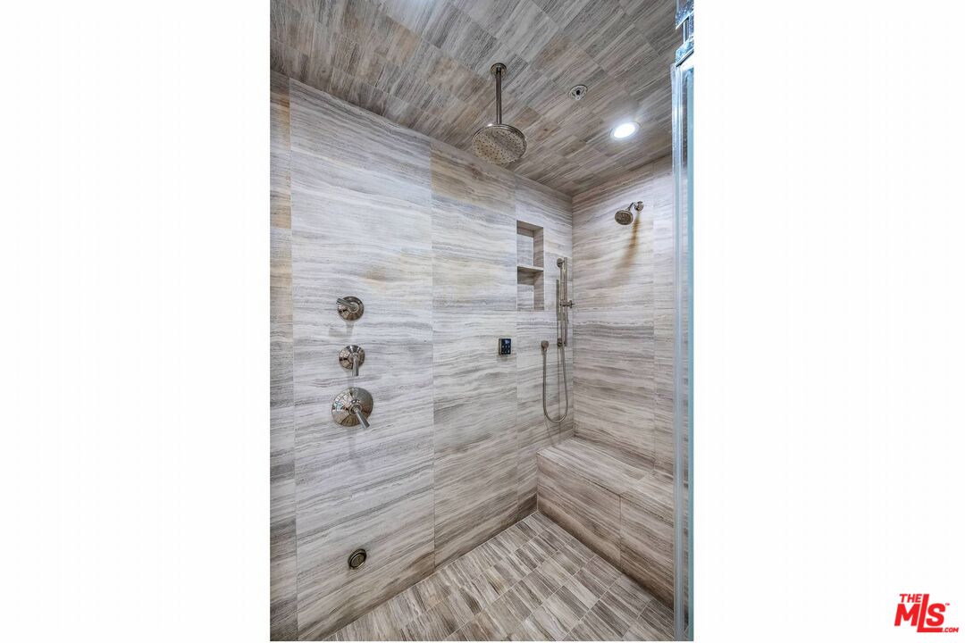 3110 Benedict Canyon Dr