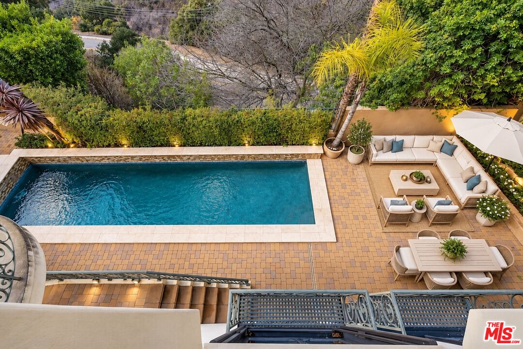 3110 Benedict Canyon Dr