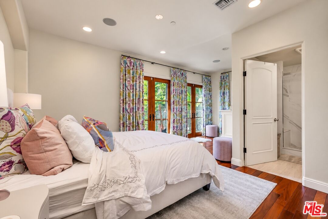 3110 Benedict Canyon Dr