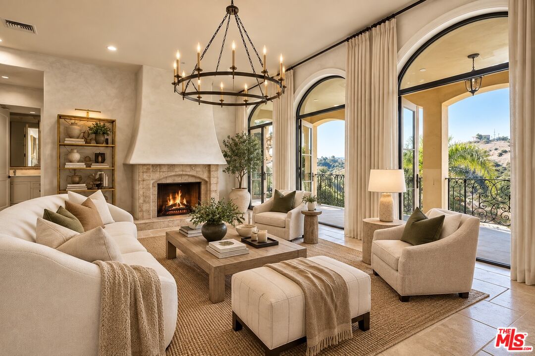 3110 Benedict Canyon Dr