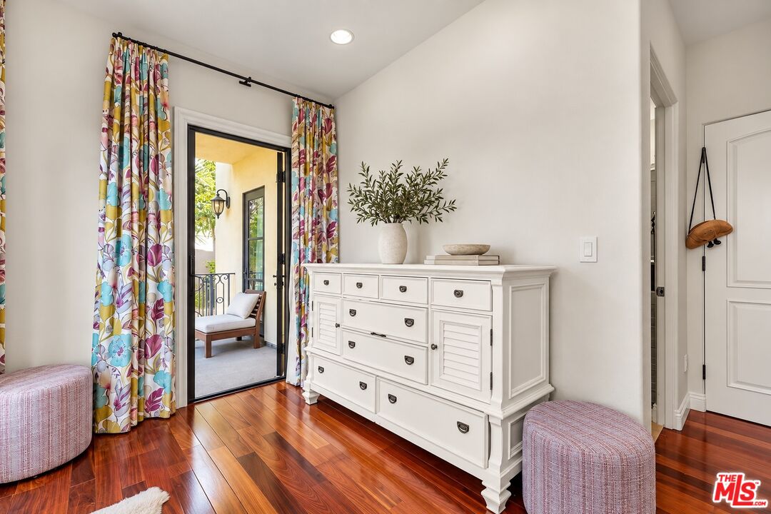 3110 Benedict Canyon Dr