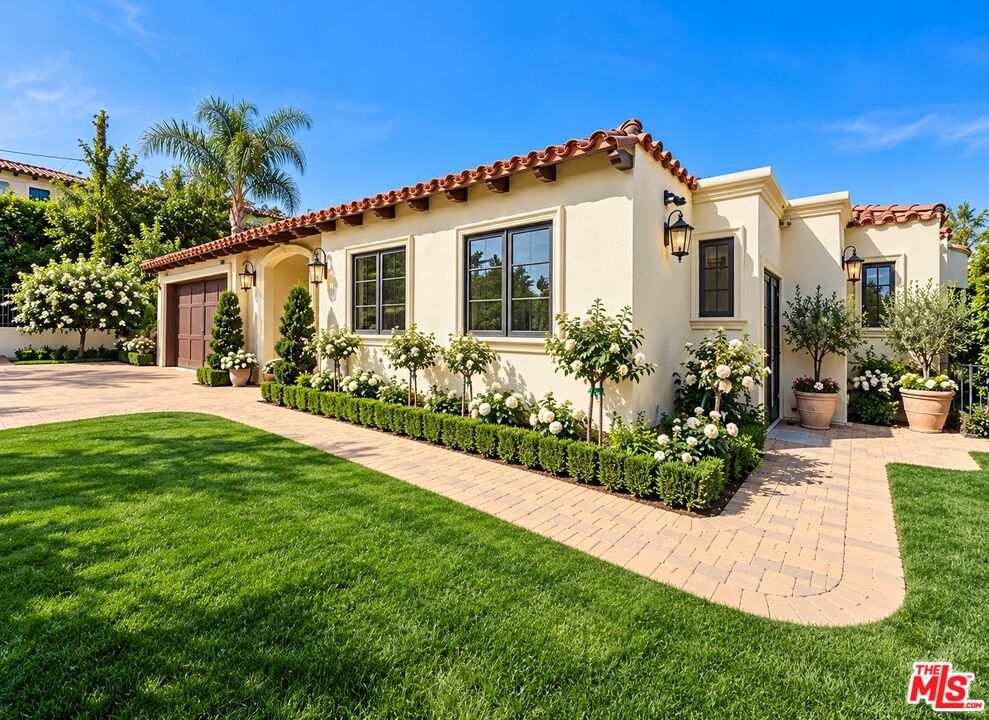 3110 Benedict Canyon Dr