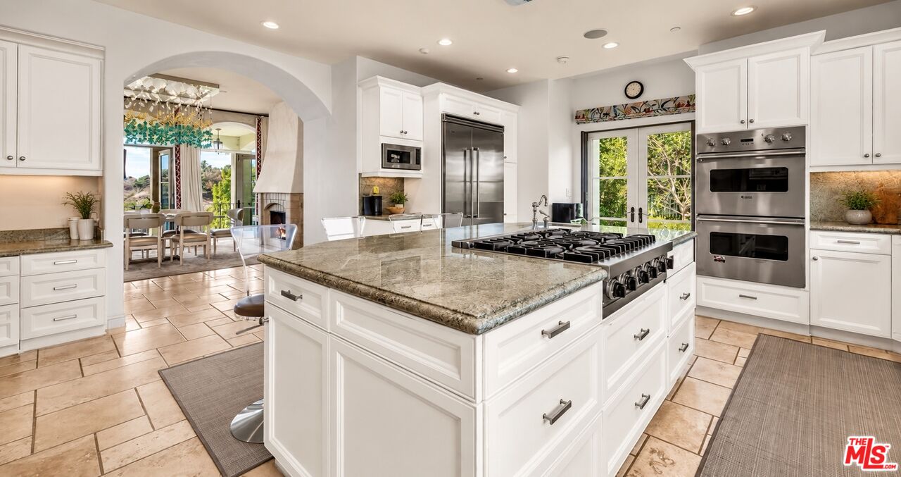 3110 Benedict Canyon Dr