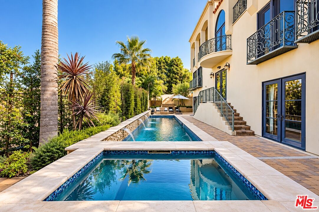 3110 Benedict Canyon Dr