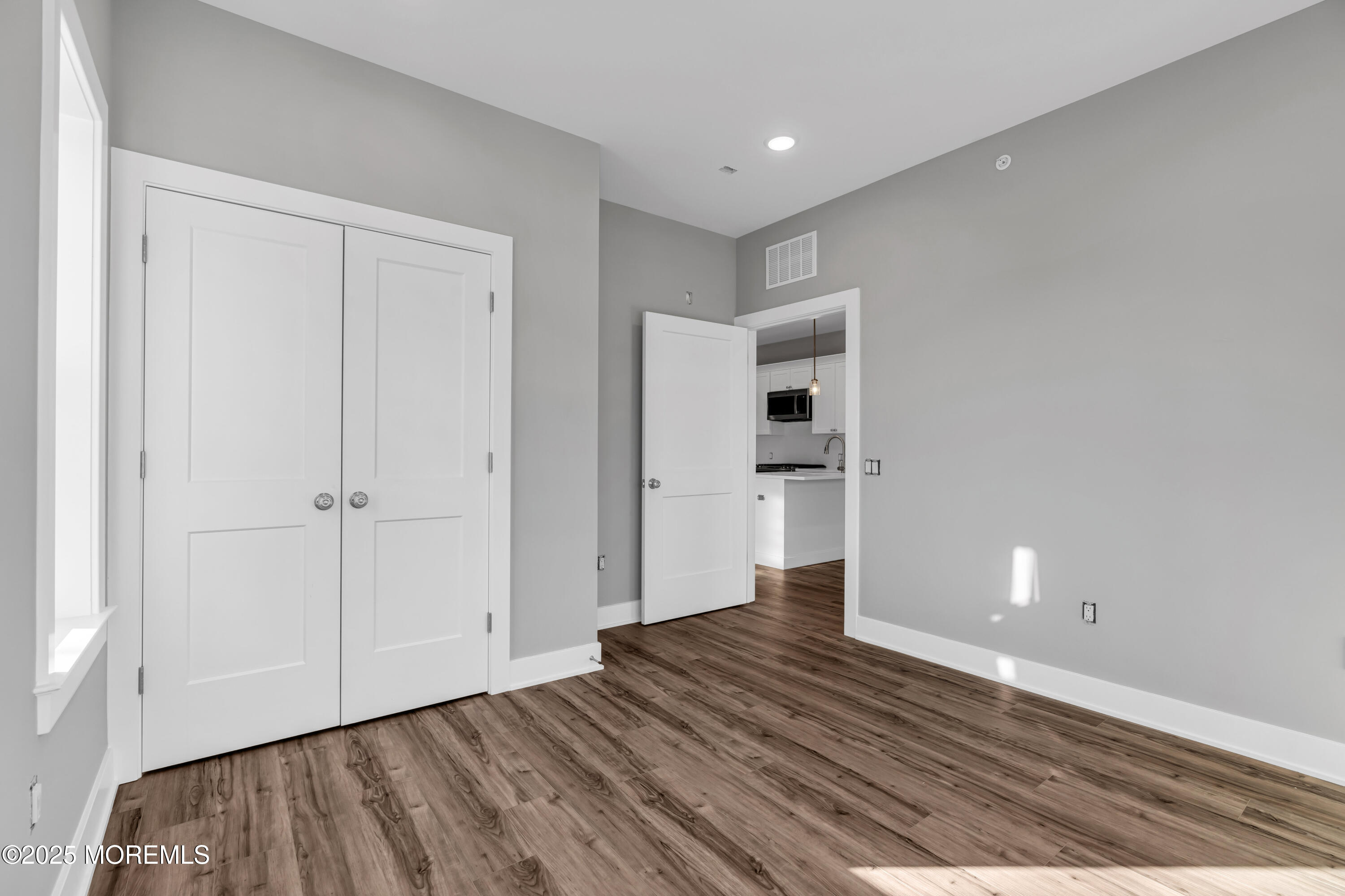 33 Union Avenue, 206