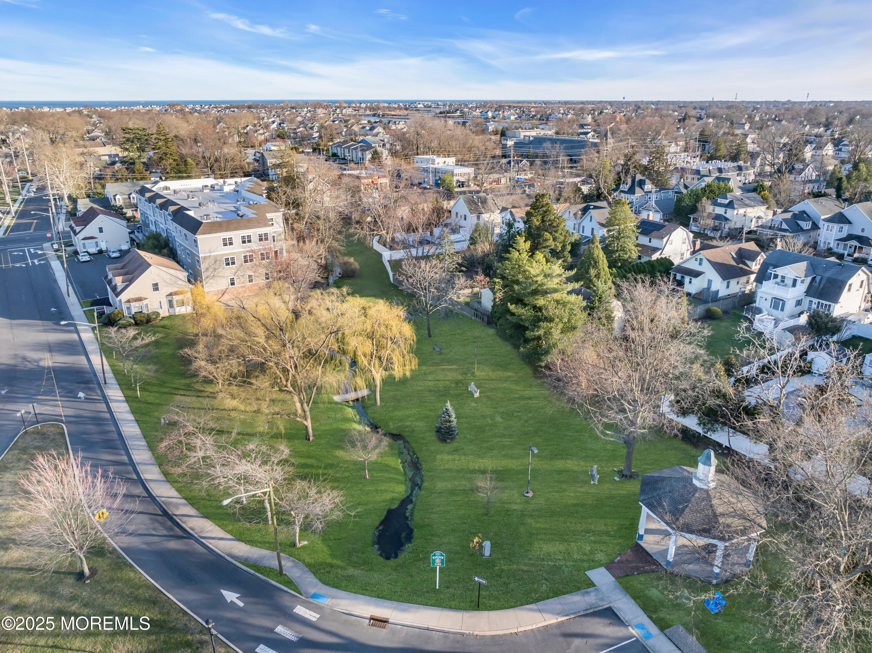 33 Union Avenue, 206