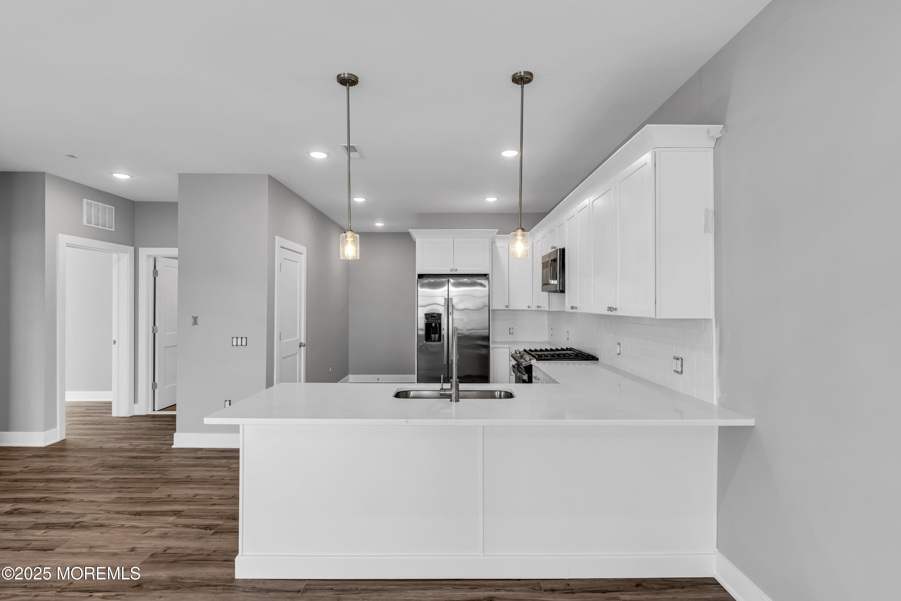 33 Union Avenue, 206
