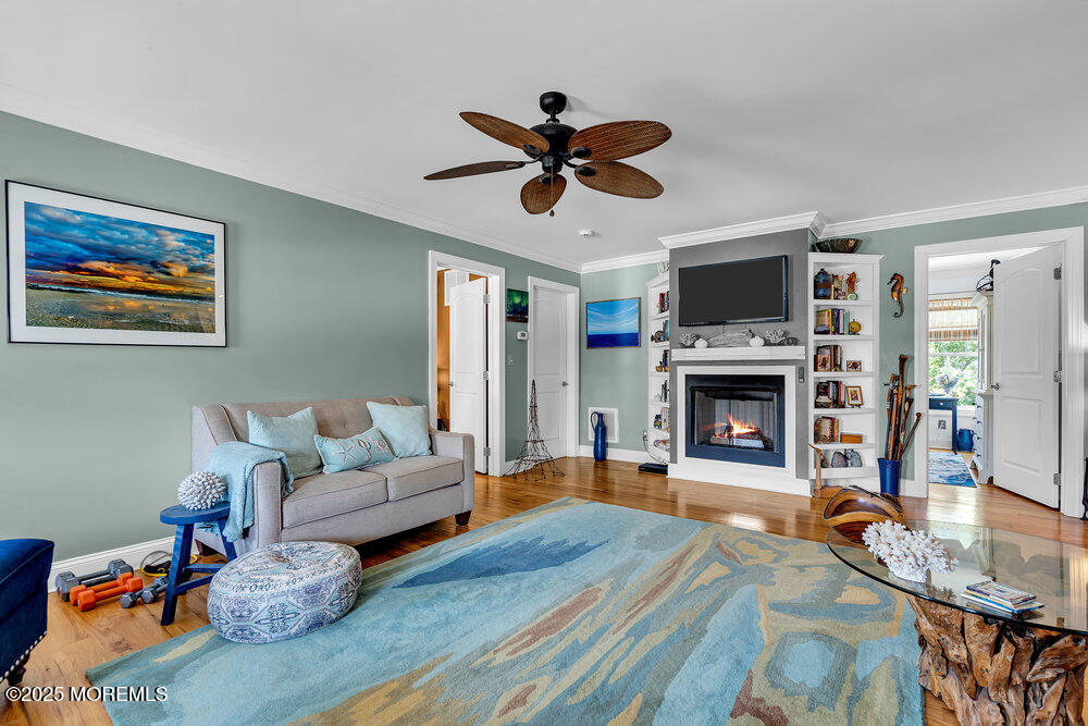 21 W Magnolia Avenue