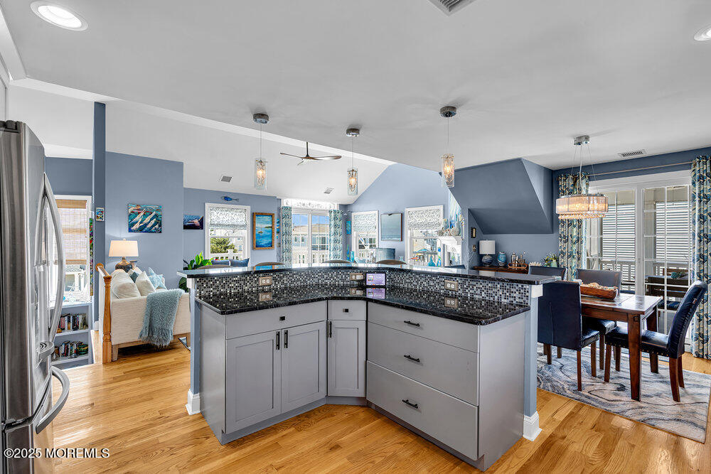 21 W Magnolia Avenue
