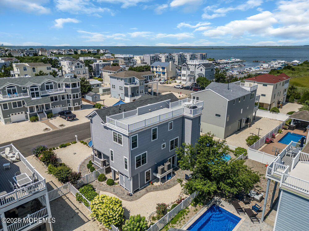21 W Magnolia Avenue