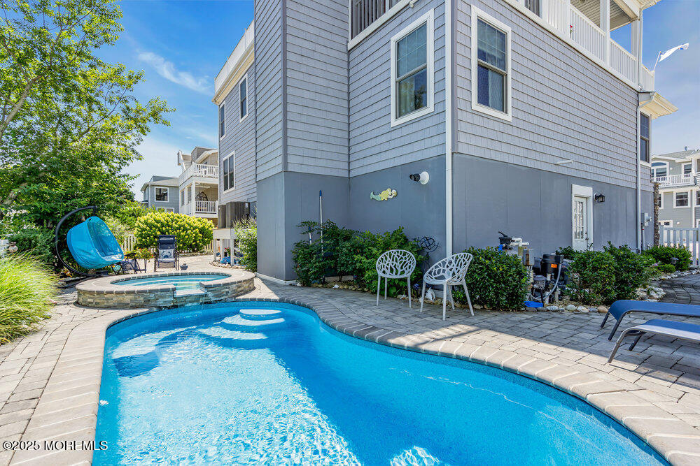 21 W Magnolia Avenue