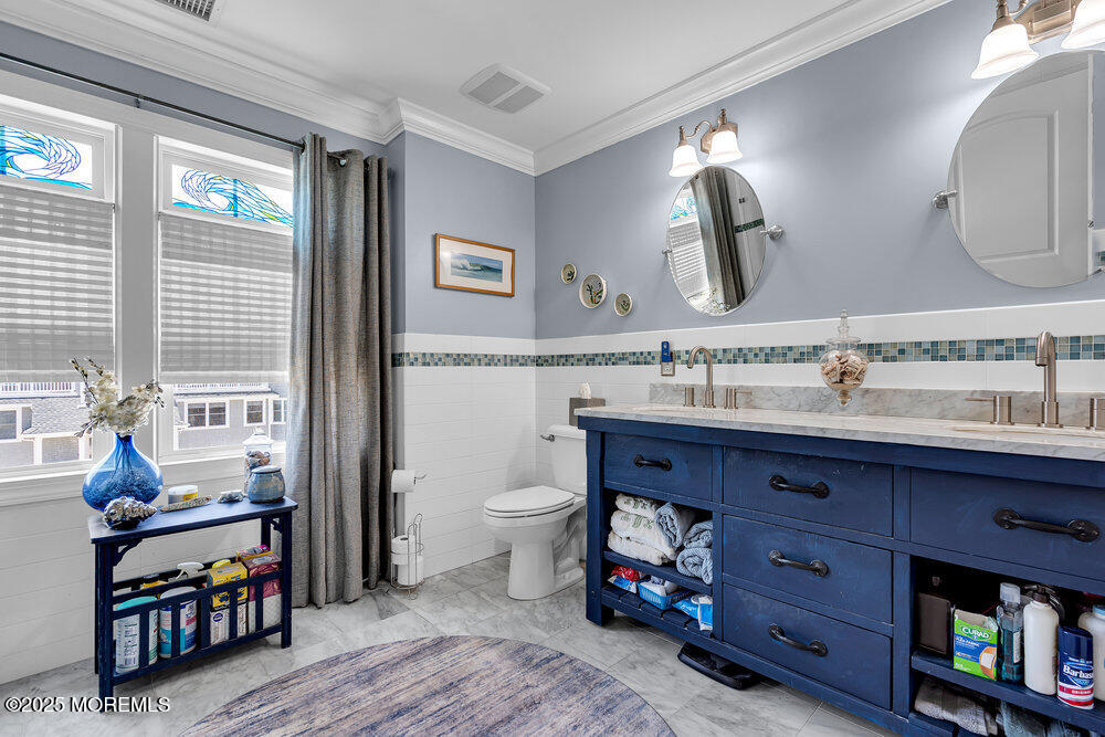 21 W Magnolia Avenue