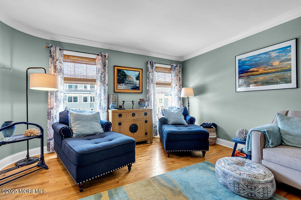 21 W Magnolia Avenue