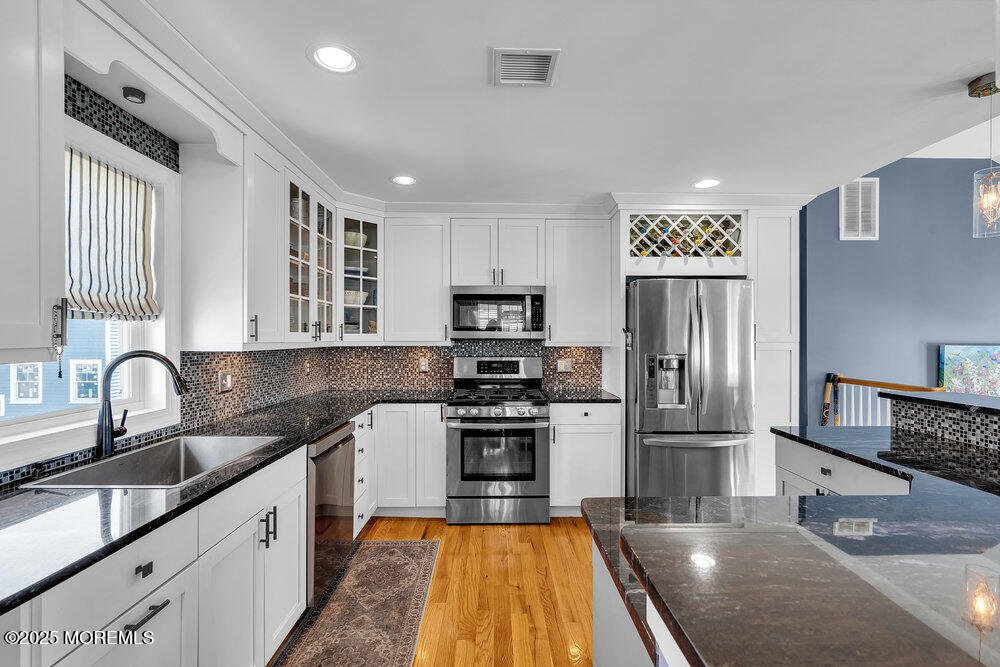 21 W Magnolia Avenue