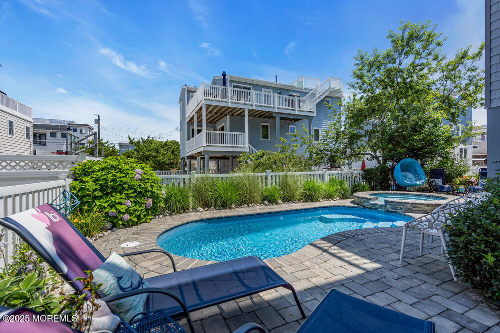 21 W Magnolia Avenue