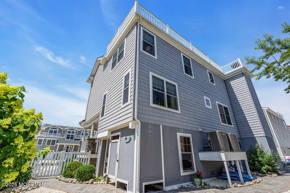 21 W Magnolia Avenue