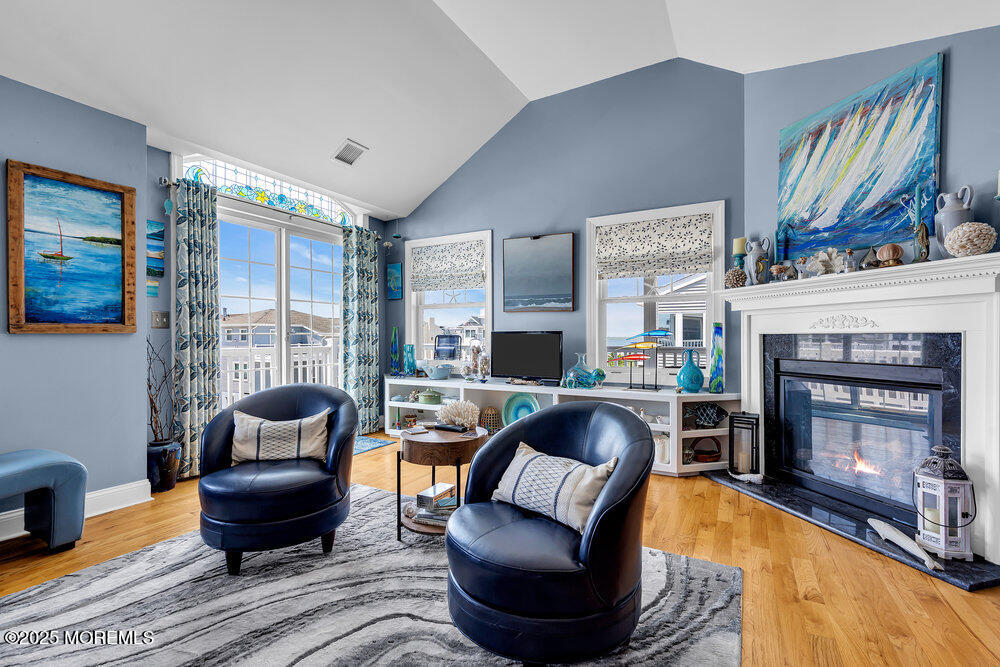 21 W Magnolia Avenue