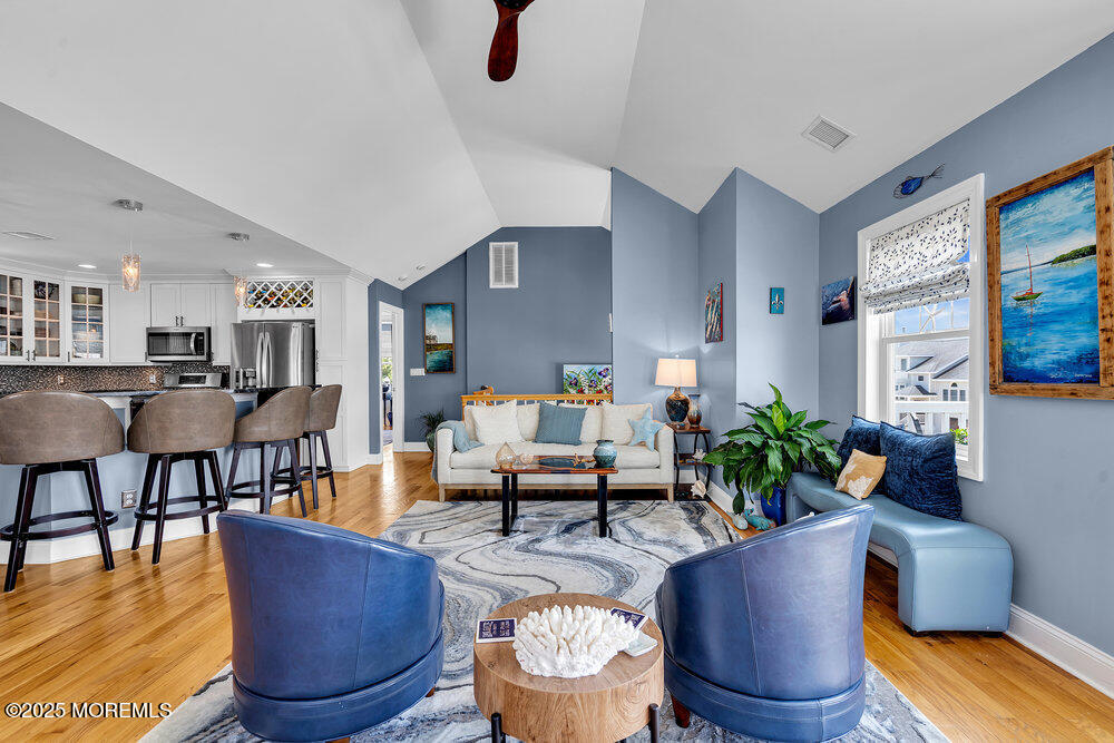21 W Magnolia Avenue