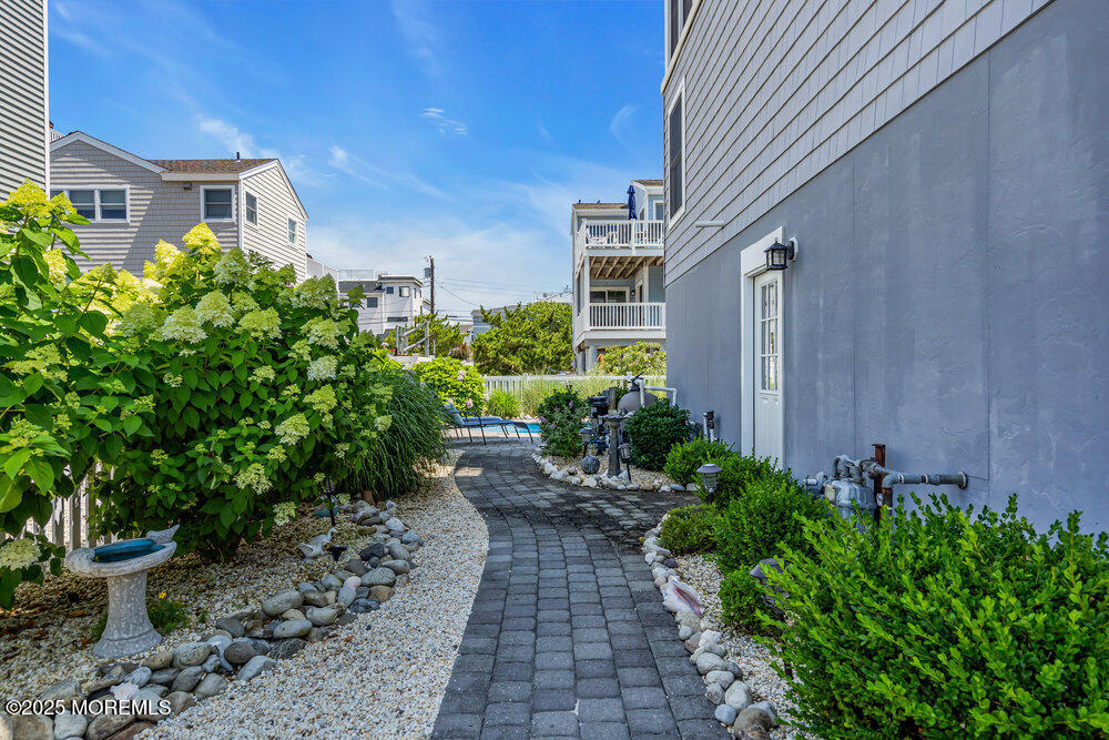 21 W Magnolia Avenue