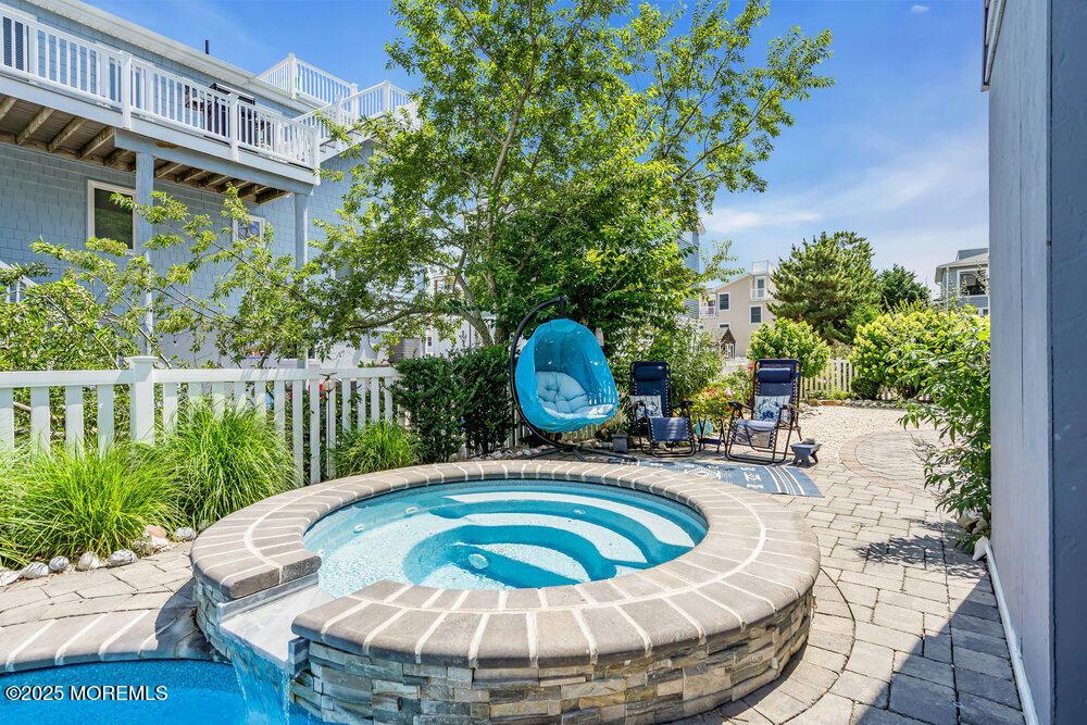 21 W Magnolia Avenue