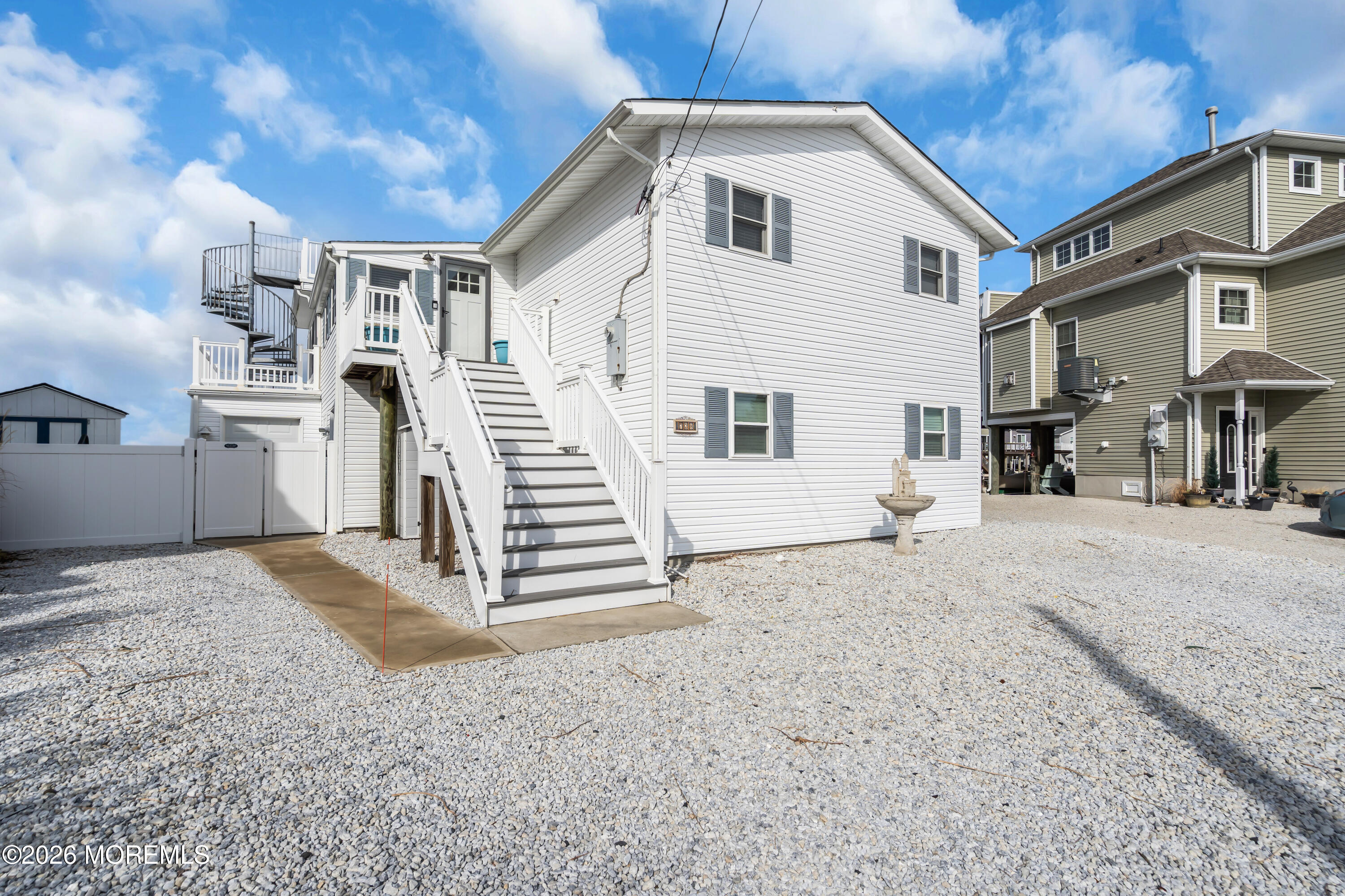 728 Twin Lakes Boulevard