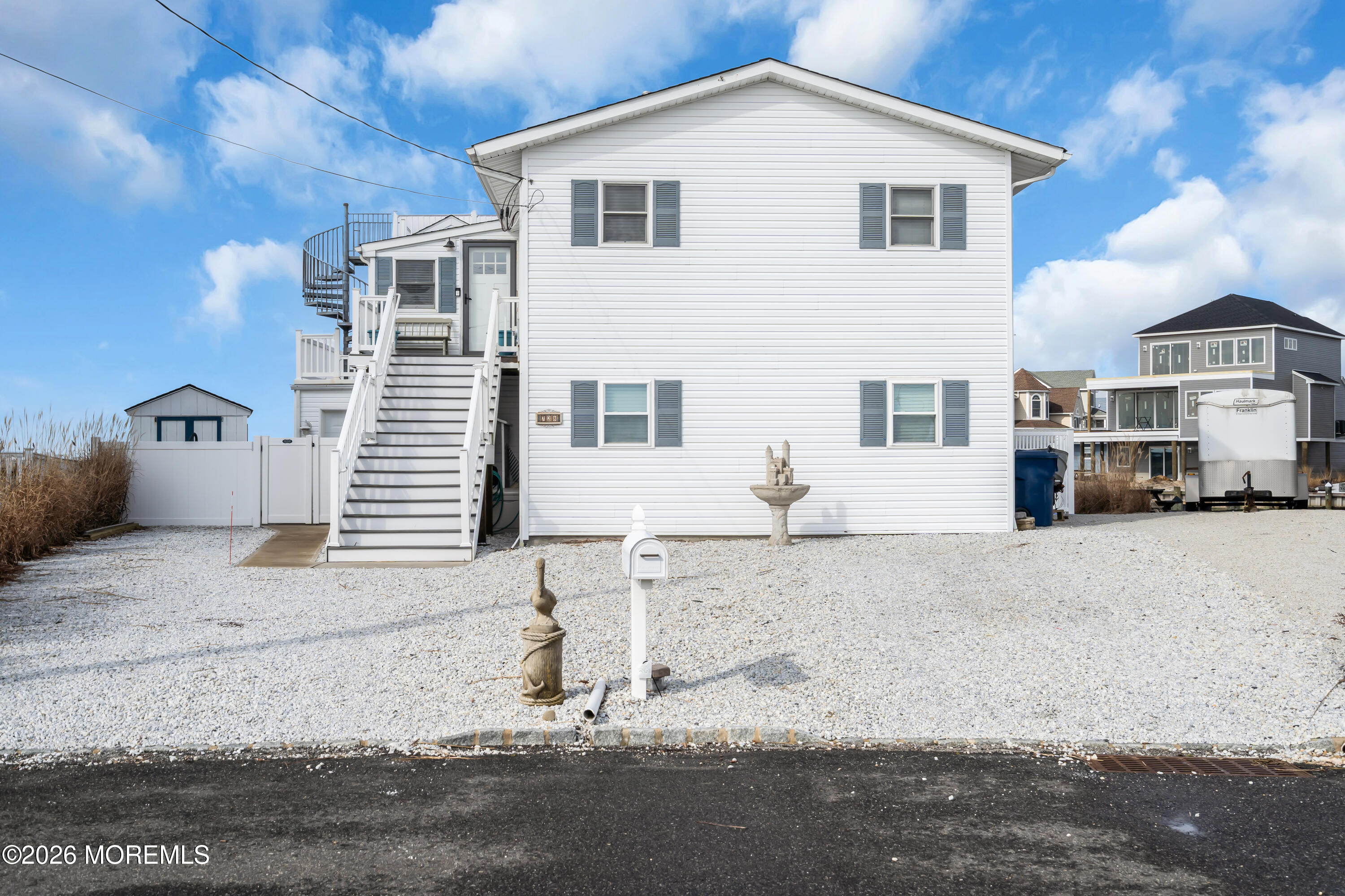 728 Twin Lakes Boulevard