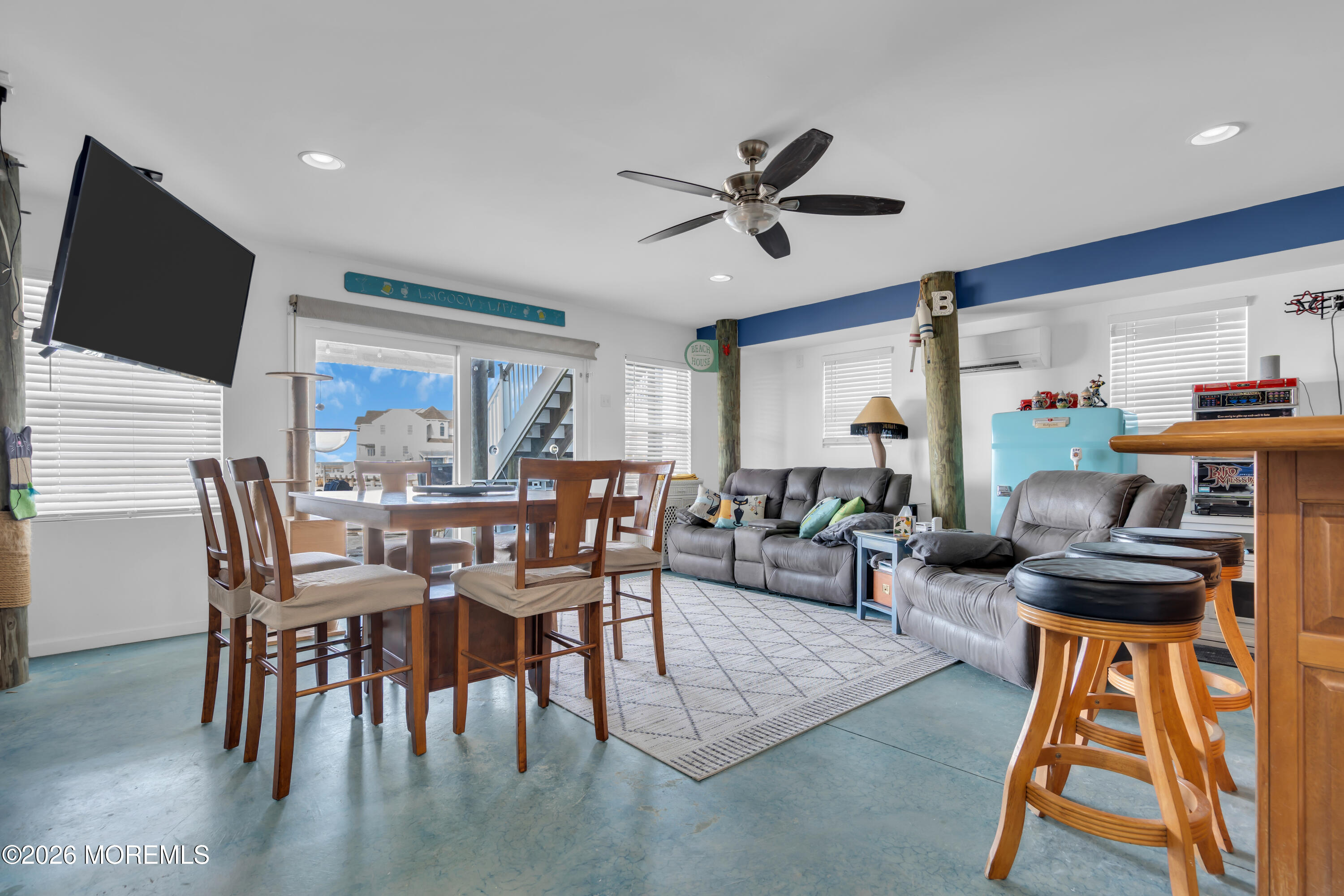 728 Twin Lakes Boulevard