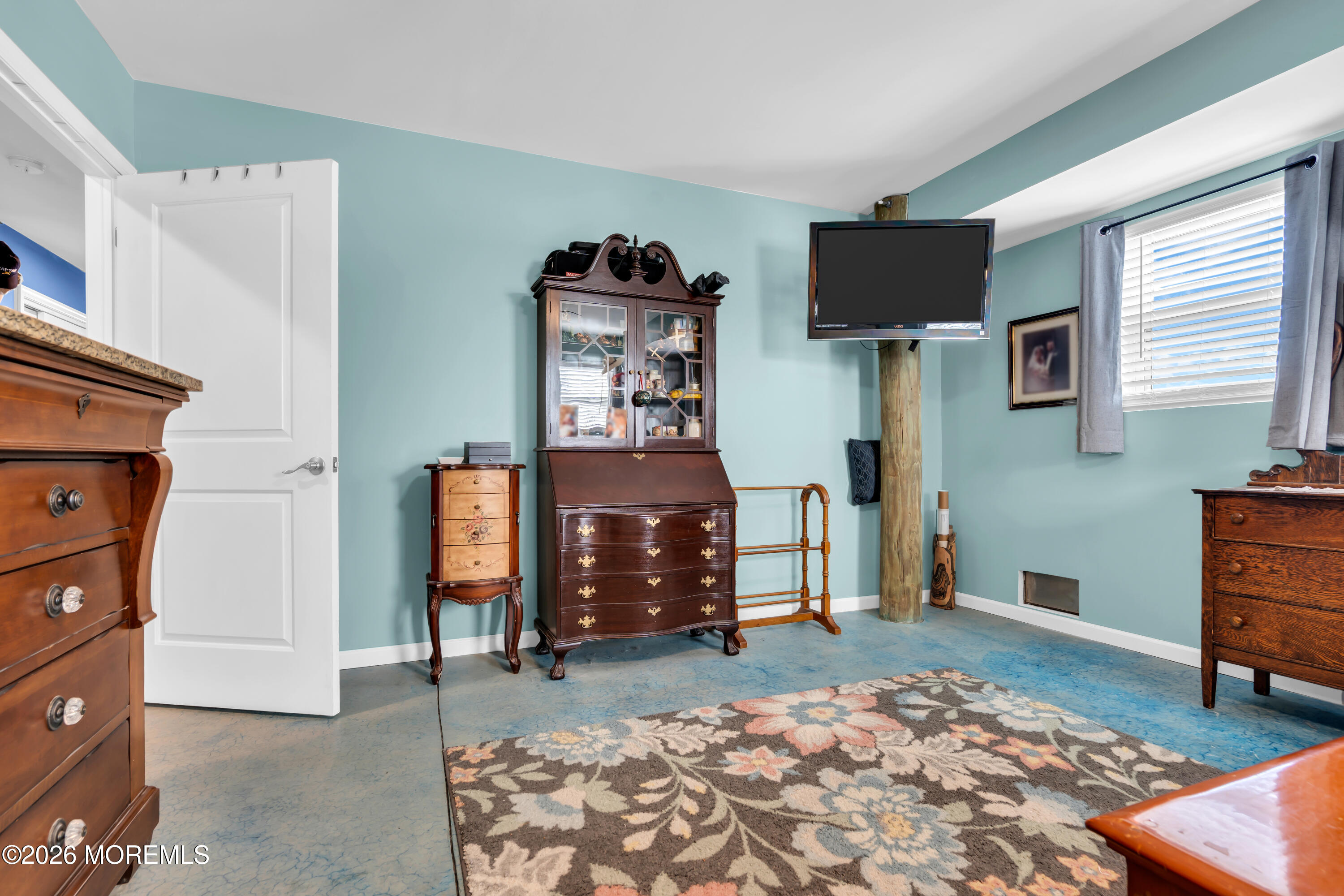 728 Twin Lakes Boulevard