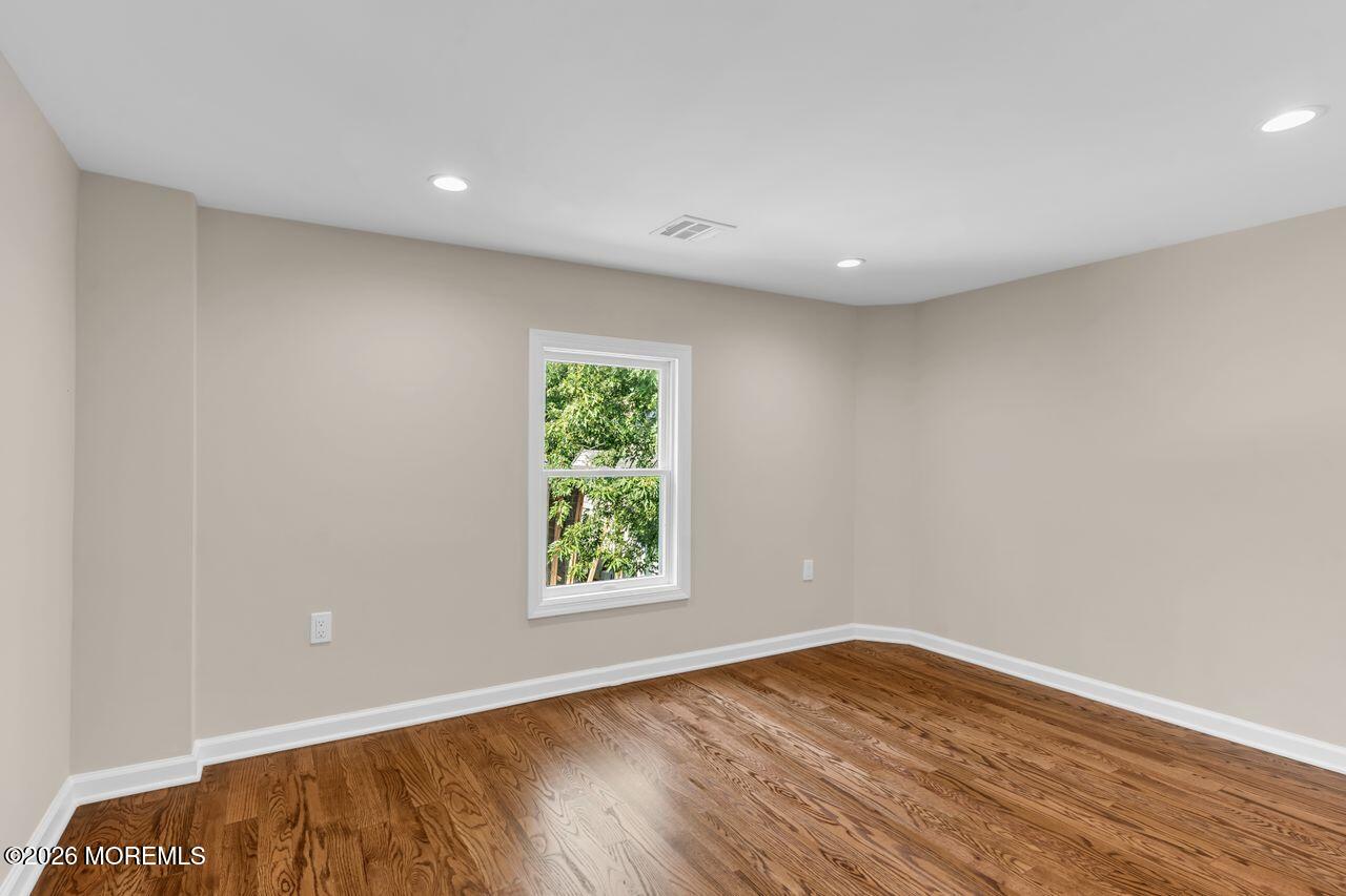 18 Maple Avenue