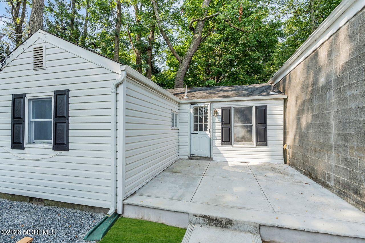 18 Maple Avenue