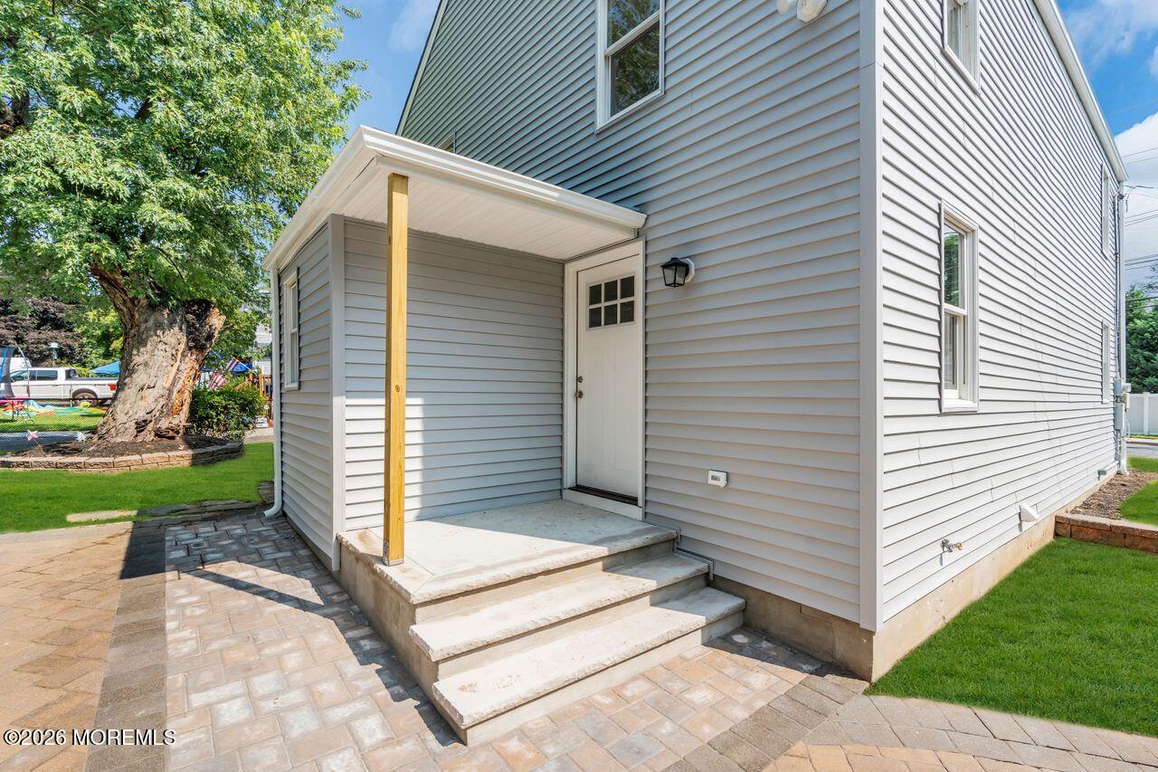 18 Maple Avenue