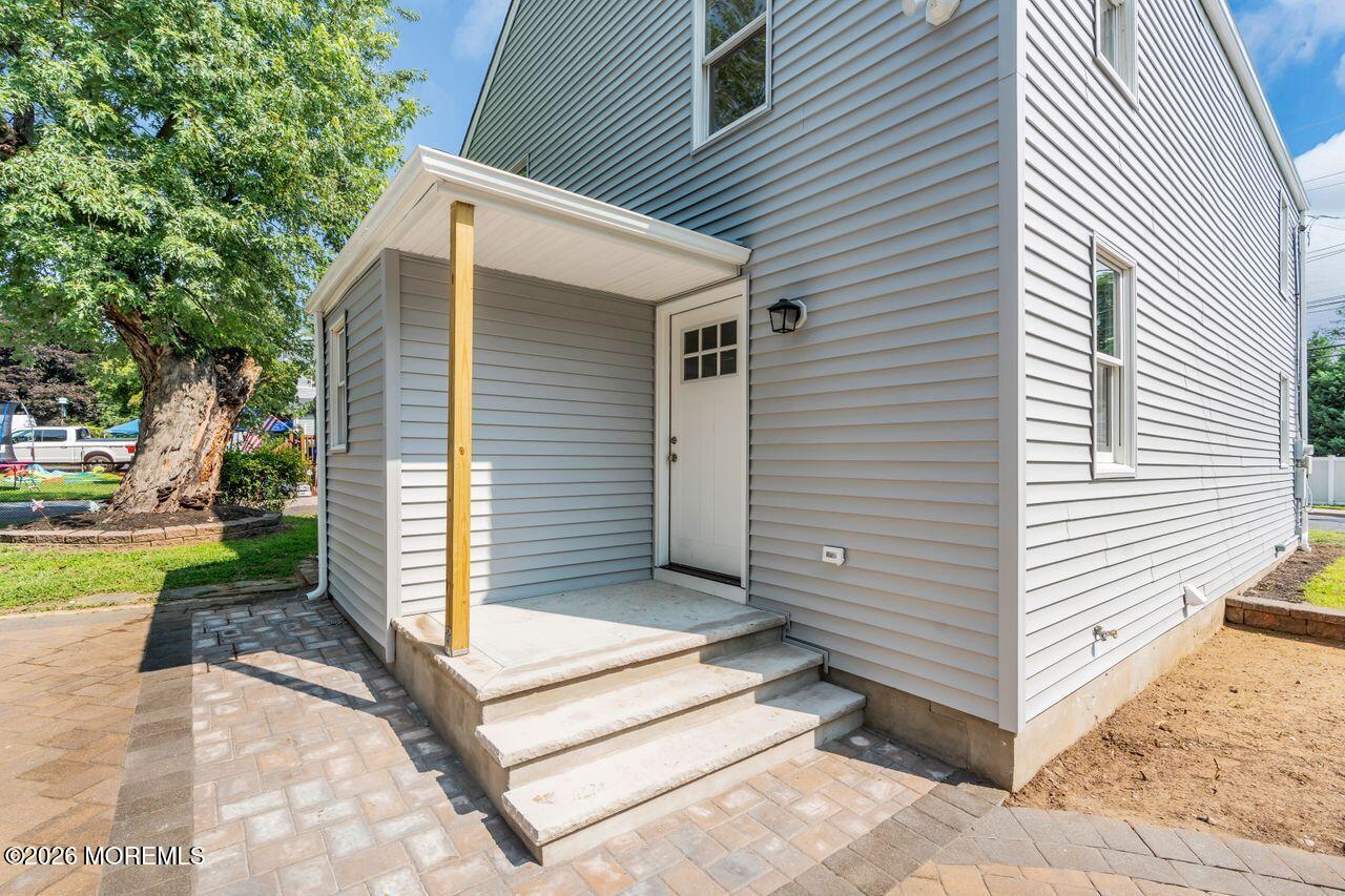 18 Maple Avenue A