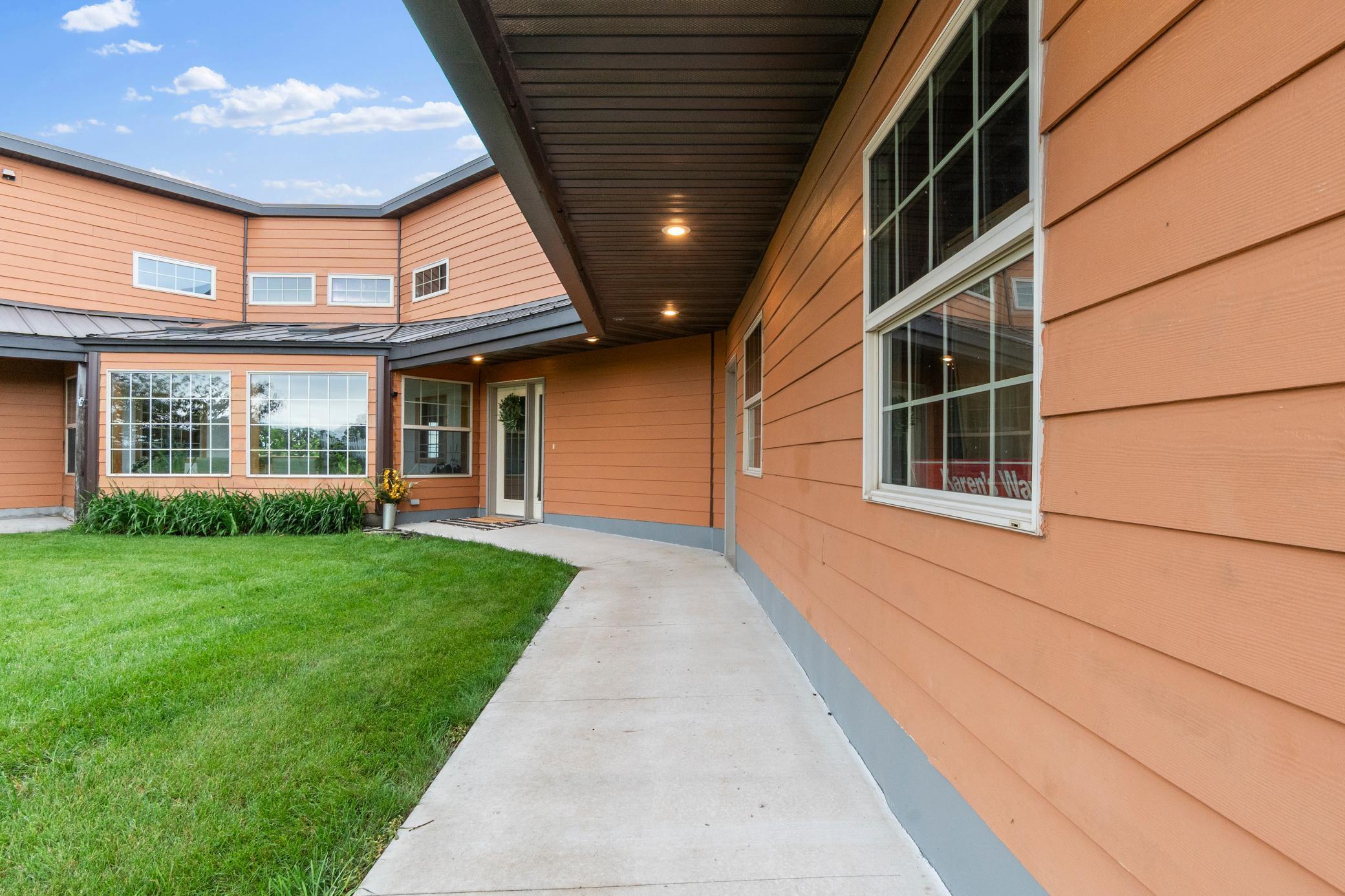 360 Karens Way NW