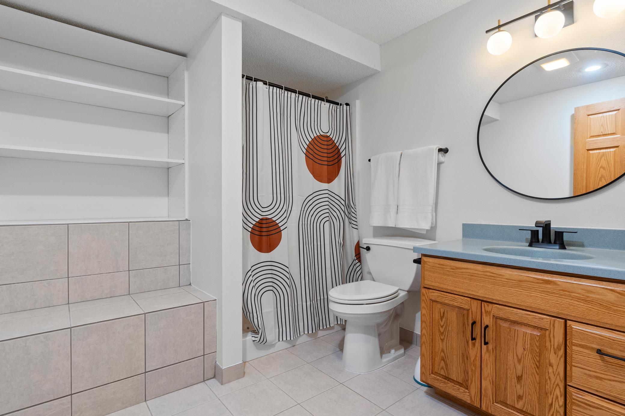 360 Karens Way NW