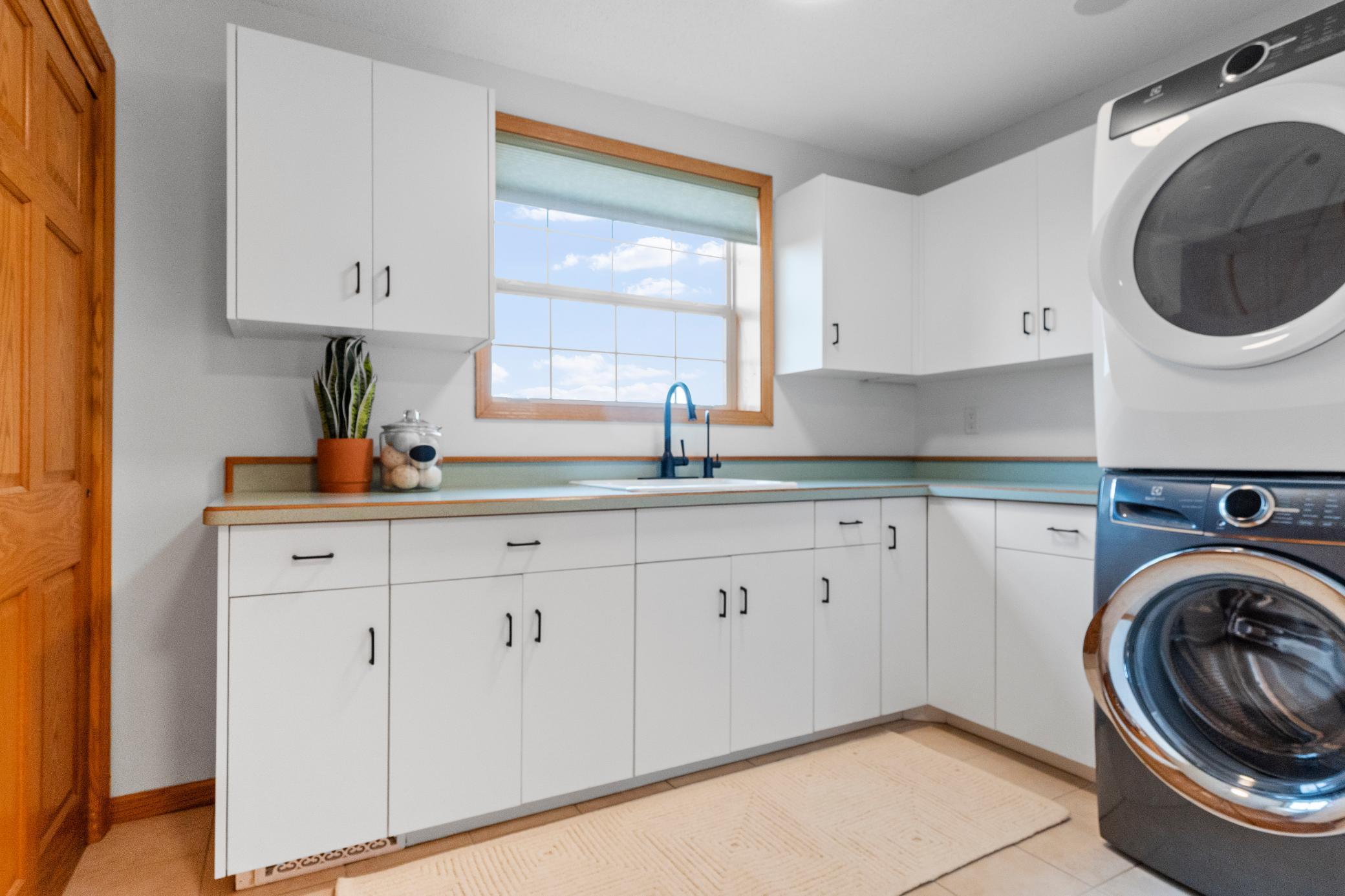 360 Karens Way NW