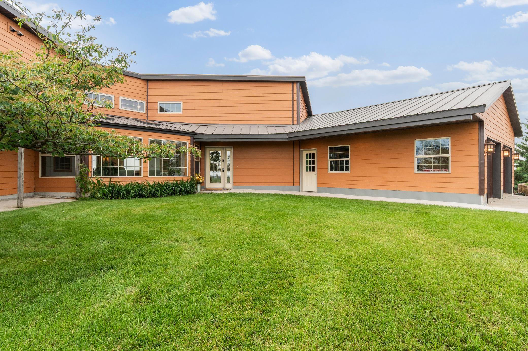 360 Karens Way NW