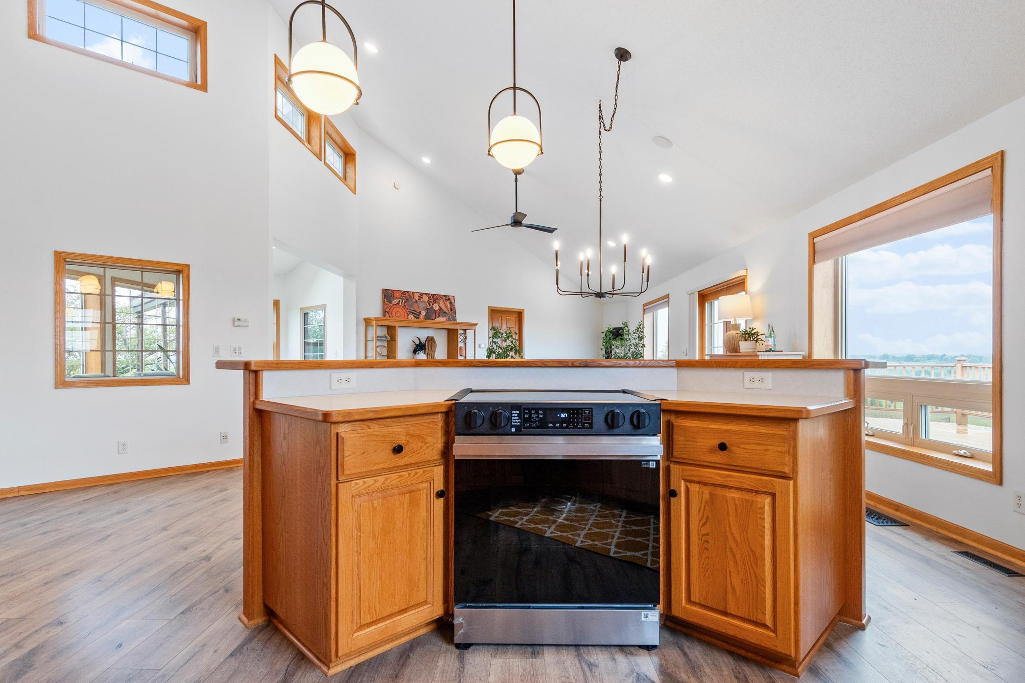 360 Karens Way NW
