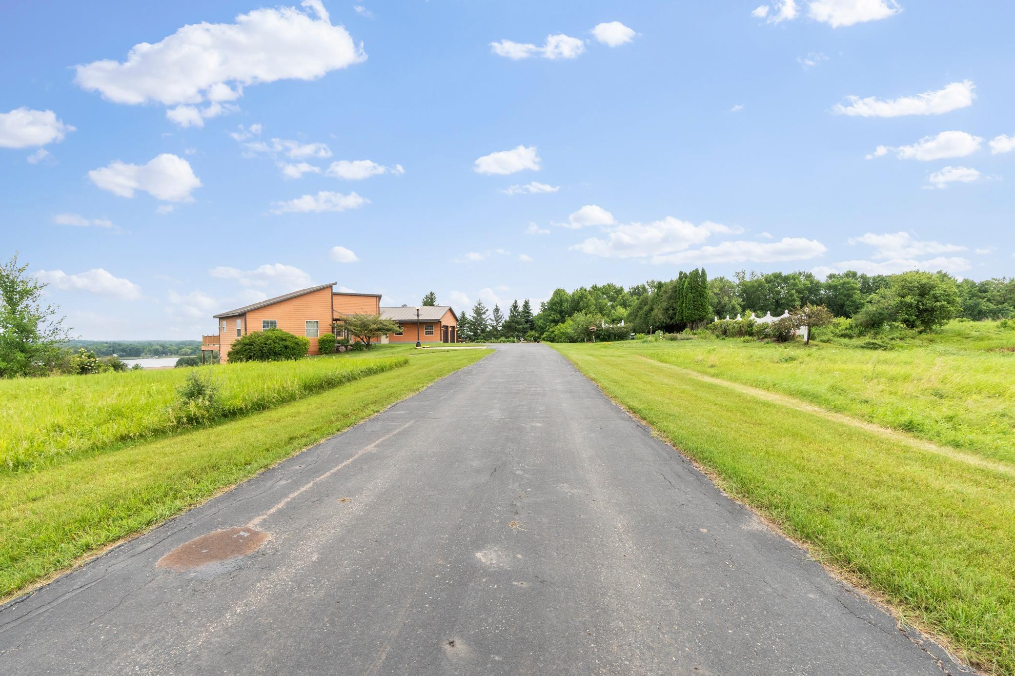 360 Karens Way NW