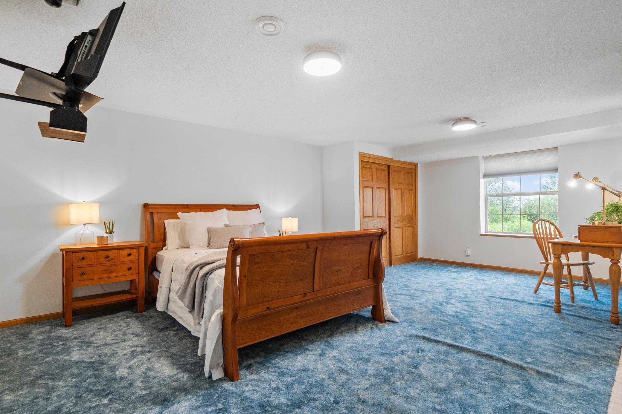 360 Karens Way NW