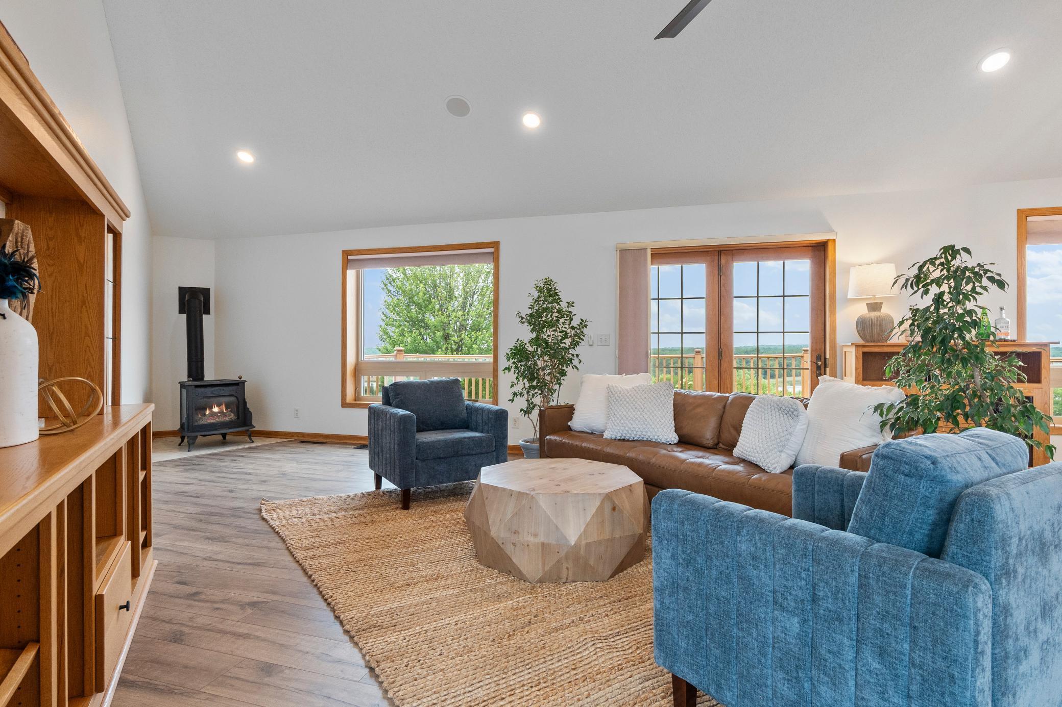 360 Karens Way NW