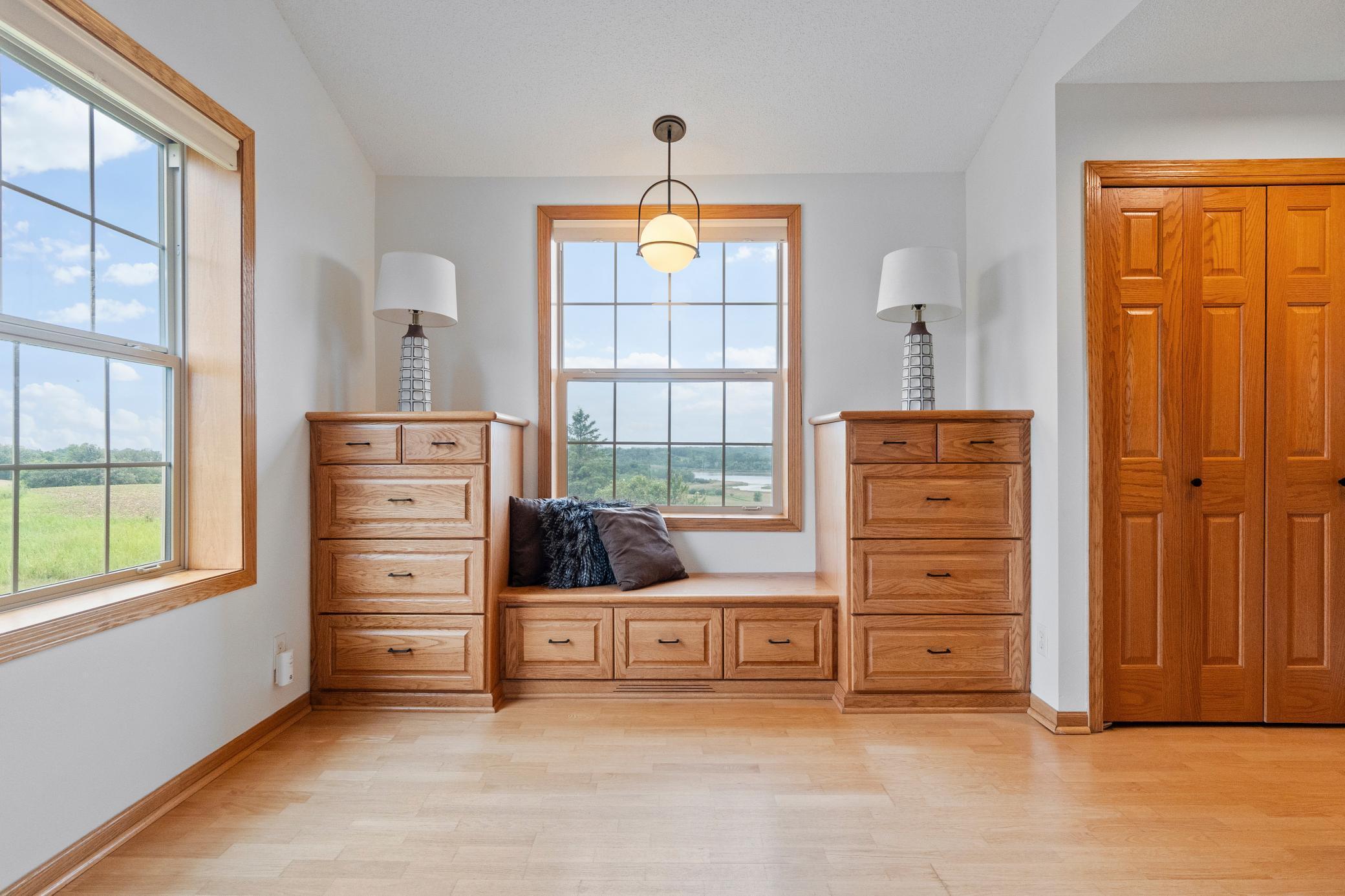 360 Karens Way NW