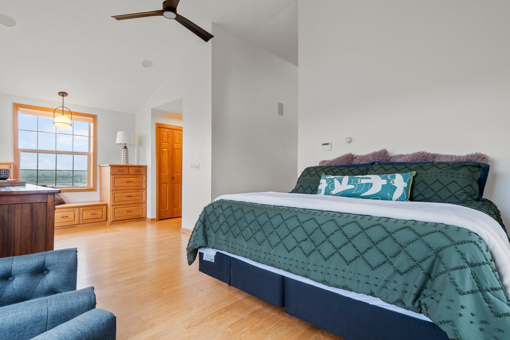 360 Karens Way NW