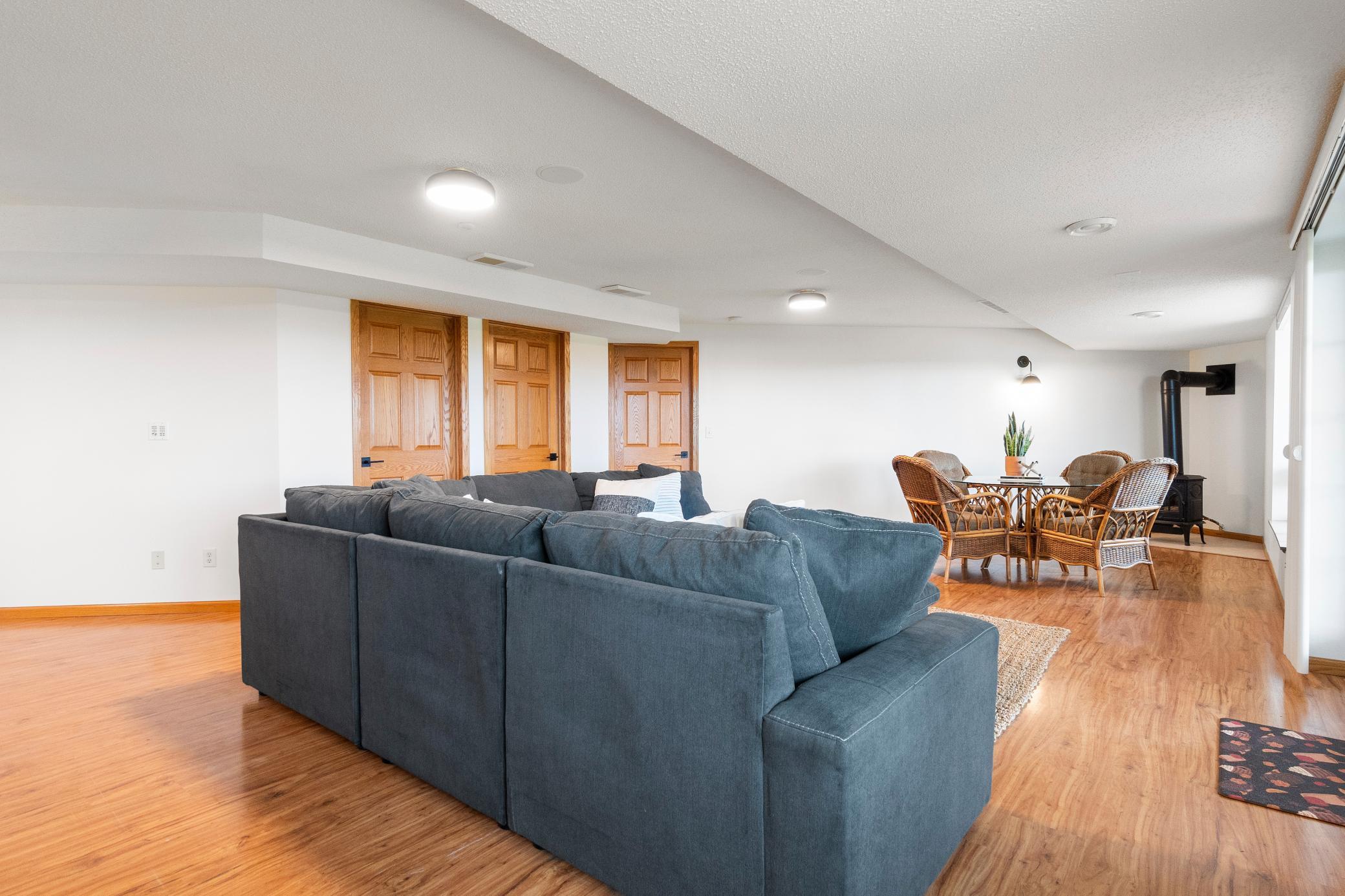 360 Karens Way NW