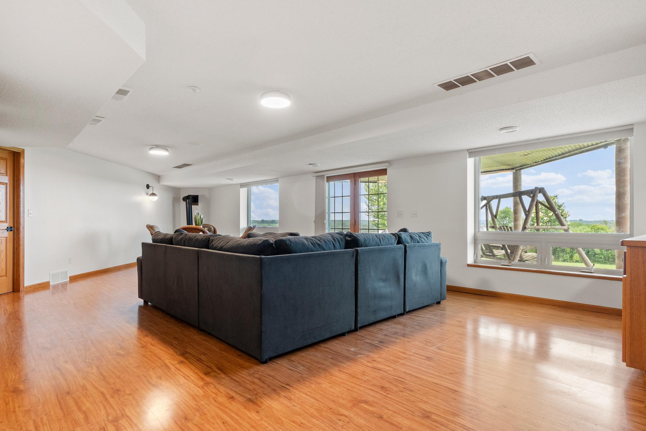 360 Karens Way NW