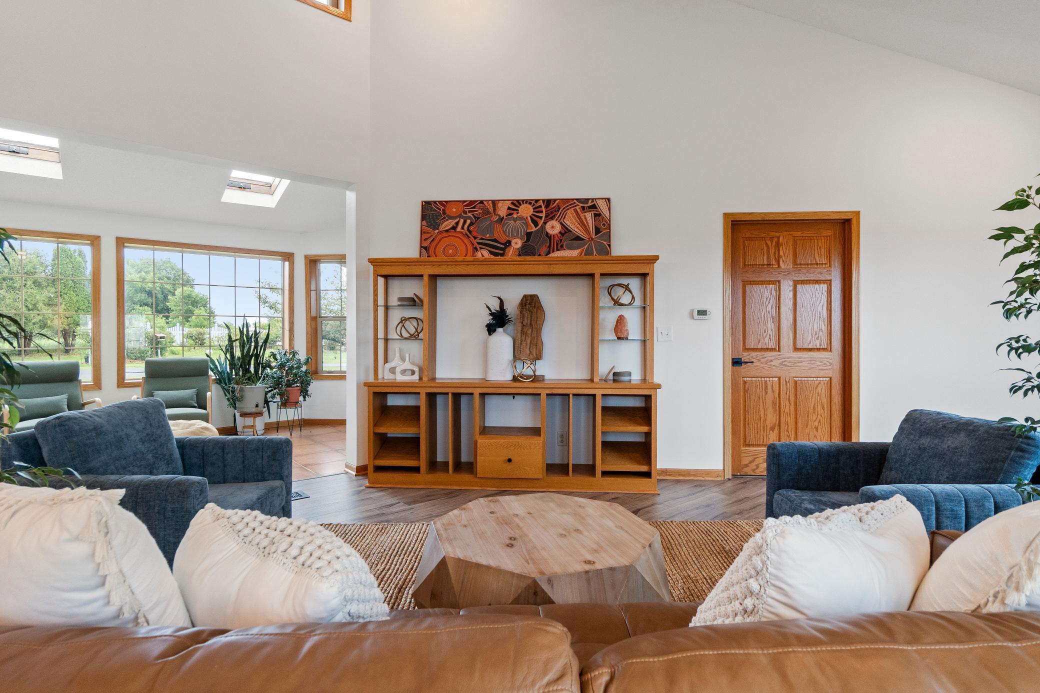 360 Karens Way NW