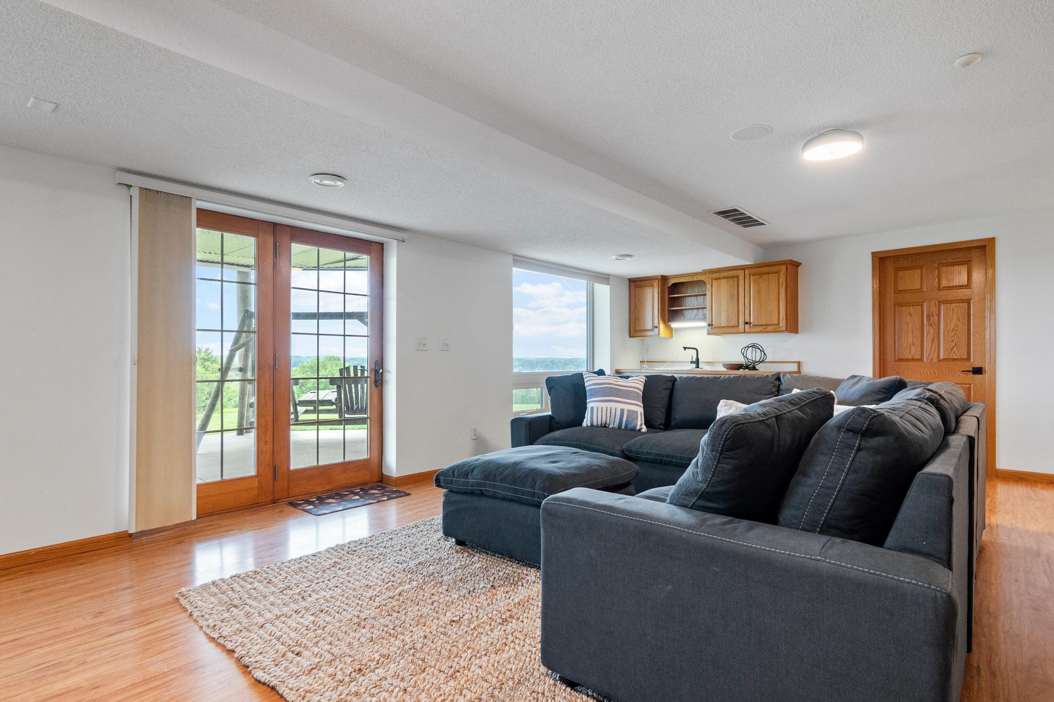 360 Karens Way NW